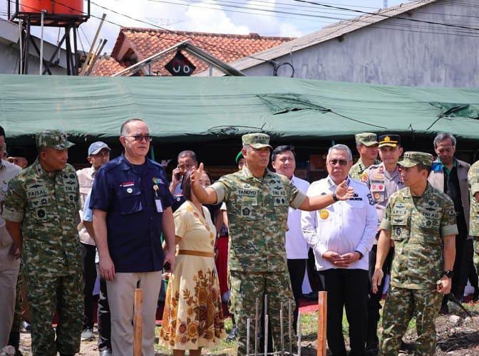 Benyamin Davnie dampingi Wakil Panglima TNI tinjau proyek Koperasi Merah Putih di Tangsel