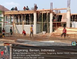 Pekerja CV Three Langgeng Abaikan K3 di Proyek Gedung Rp12,8 Miliar Sepatan