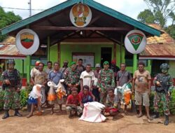 Satgas Yonif 125 Tingkatkan Ekonomi Warga Perbatasan dengan Bantuan Jaring Ikan