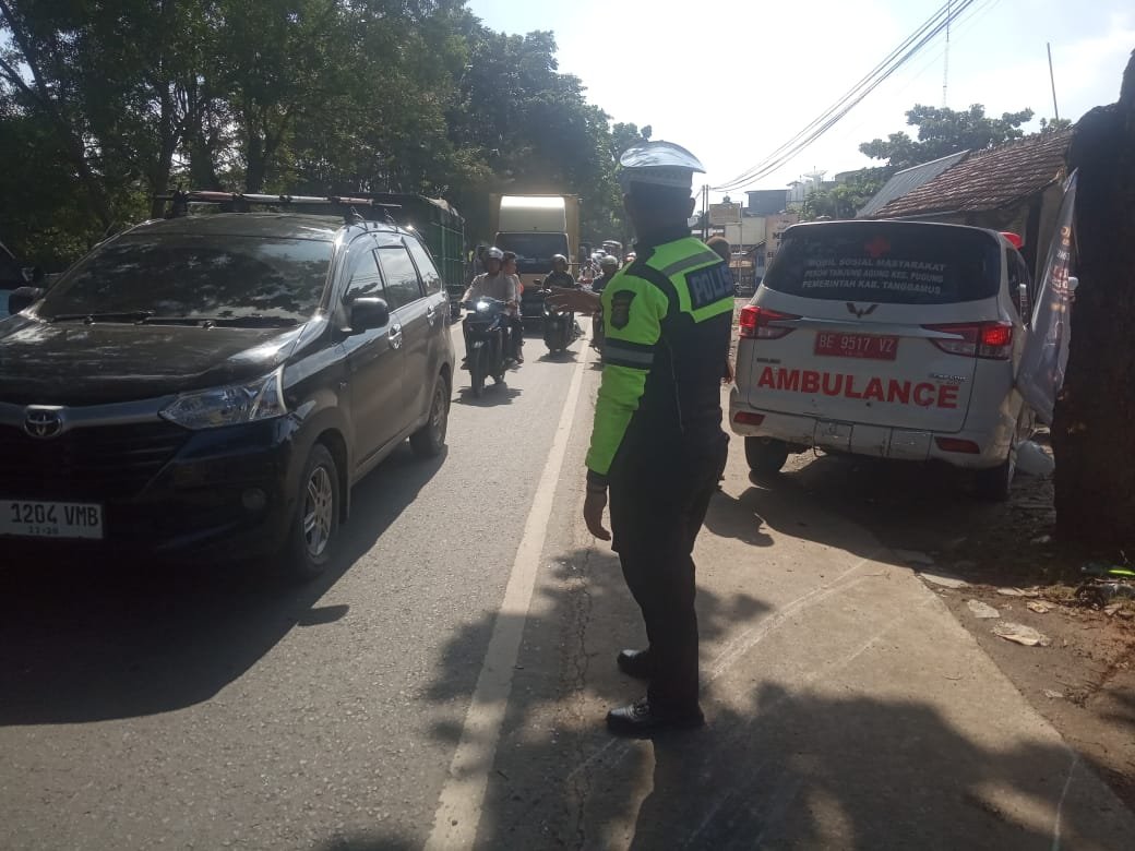 Ambulance Tabrak Sepeda Motor di Jalinsum Pringsewu