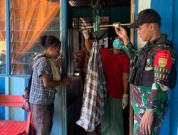 Satgas Yonif 143/TWEJ dan Puskesmas Web Obati Warga Serta Sosialisasi Hidup Sehat di Perbatasan