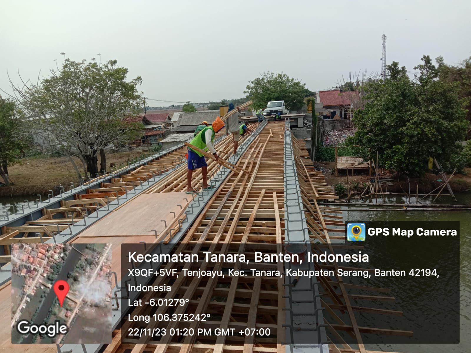 Kontraktor Jembatan Pegadungan Tanara Diduga Langgar UU KIP dan K3