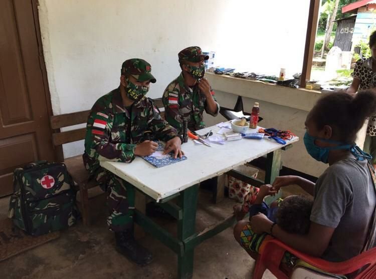 Satgas Pamtas Yonif 125 Layani Kesehatan Warga Kampung Yanggandur