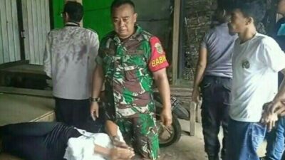 Serda Juana Babinsa Koramil 0111/Pagelaran Sigap Tangani Korban Kecelakaan