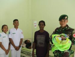 TNI Yonif 411 Kostrad Bantu Persalinan Warga Erambu Papua