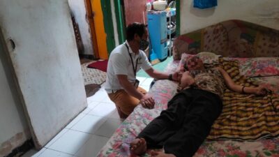 UPT Kemensos RI Bantu 4 Disabilitas Berat di Wilayah Banjir Bima