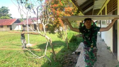 Kondisi Sekolah di Tapal Batas RI-PNG Memprihatinkan, Satgas Yonif 143/TWEJ Langsung Renovasi