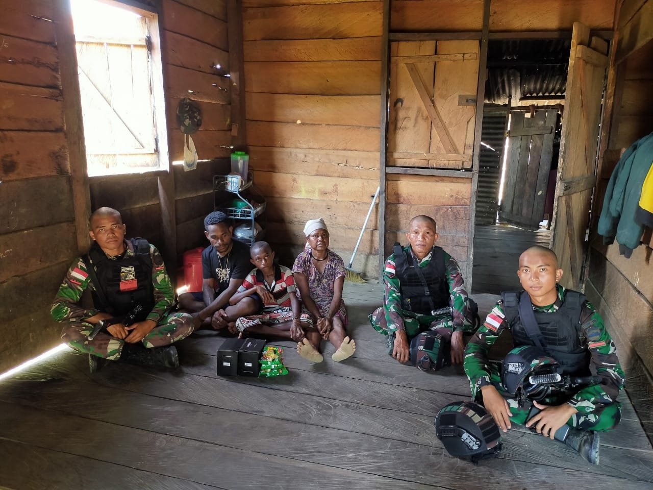 Satgas Yonif 126/KC Hadapi Kesulitan Masyarakat di Perbatasan RI-PNG Papua