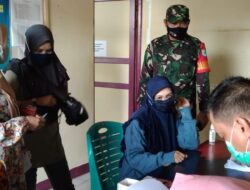 Danramil 07/Teluk Keramat Pantau Vaksinasi Purnawirawan dan Ibu Persit