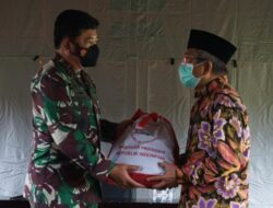 Panglima TNI Tinjau Korban di RSUD Sulbar Mamuju dan Serahkan Bantuan Presiden