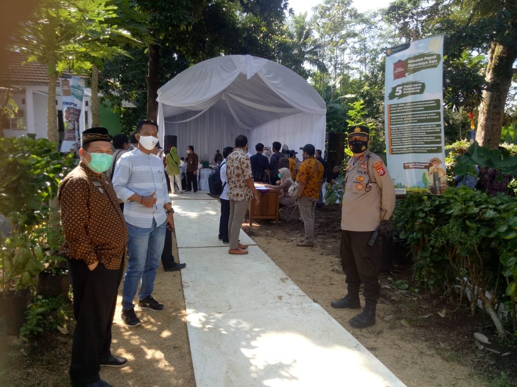 Personel Polsek Mandalawangi Amankan Kunjungan Kerja Komisi IV DPR RI