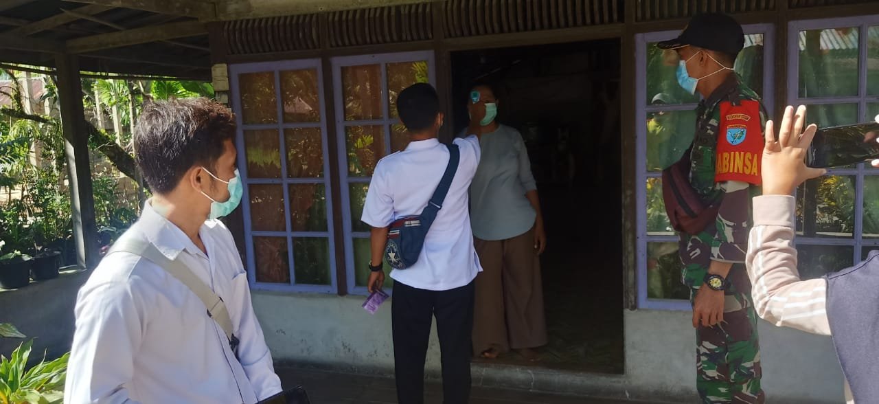 Koramil Jawai Turun ke Desa Ajak Warga Terapkan Prokes