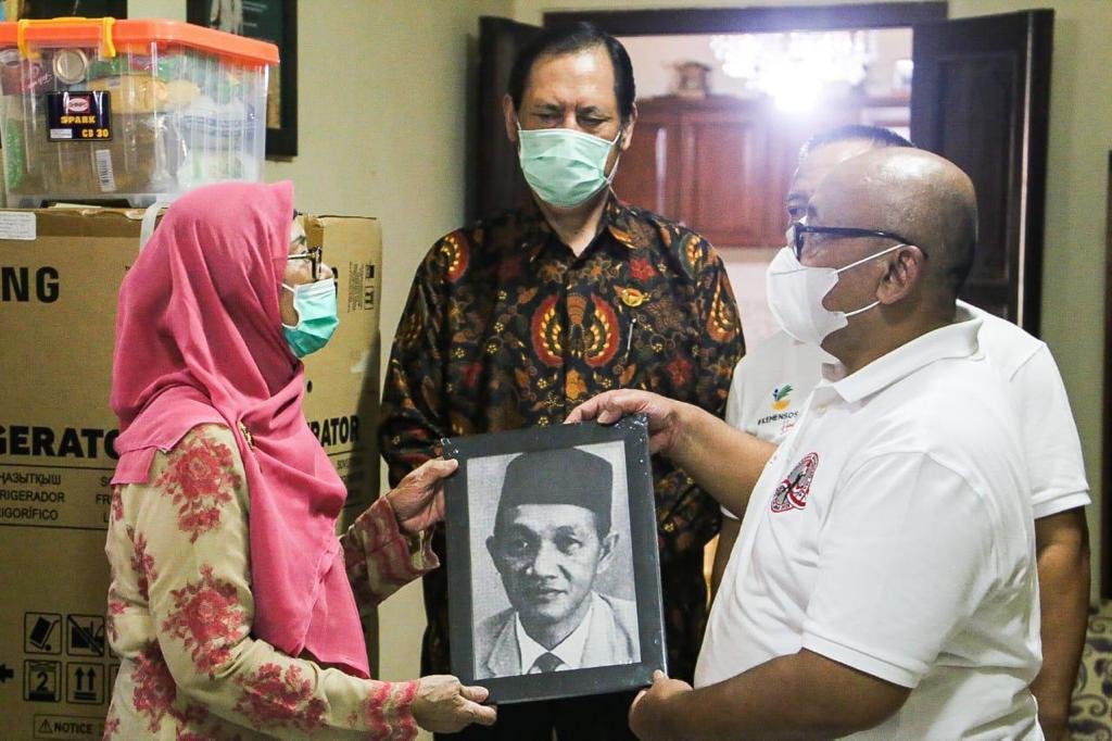 Kemensos Salurkan Bantuan untuk Para Pejuang Bangsa