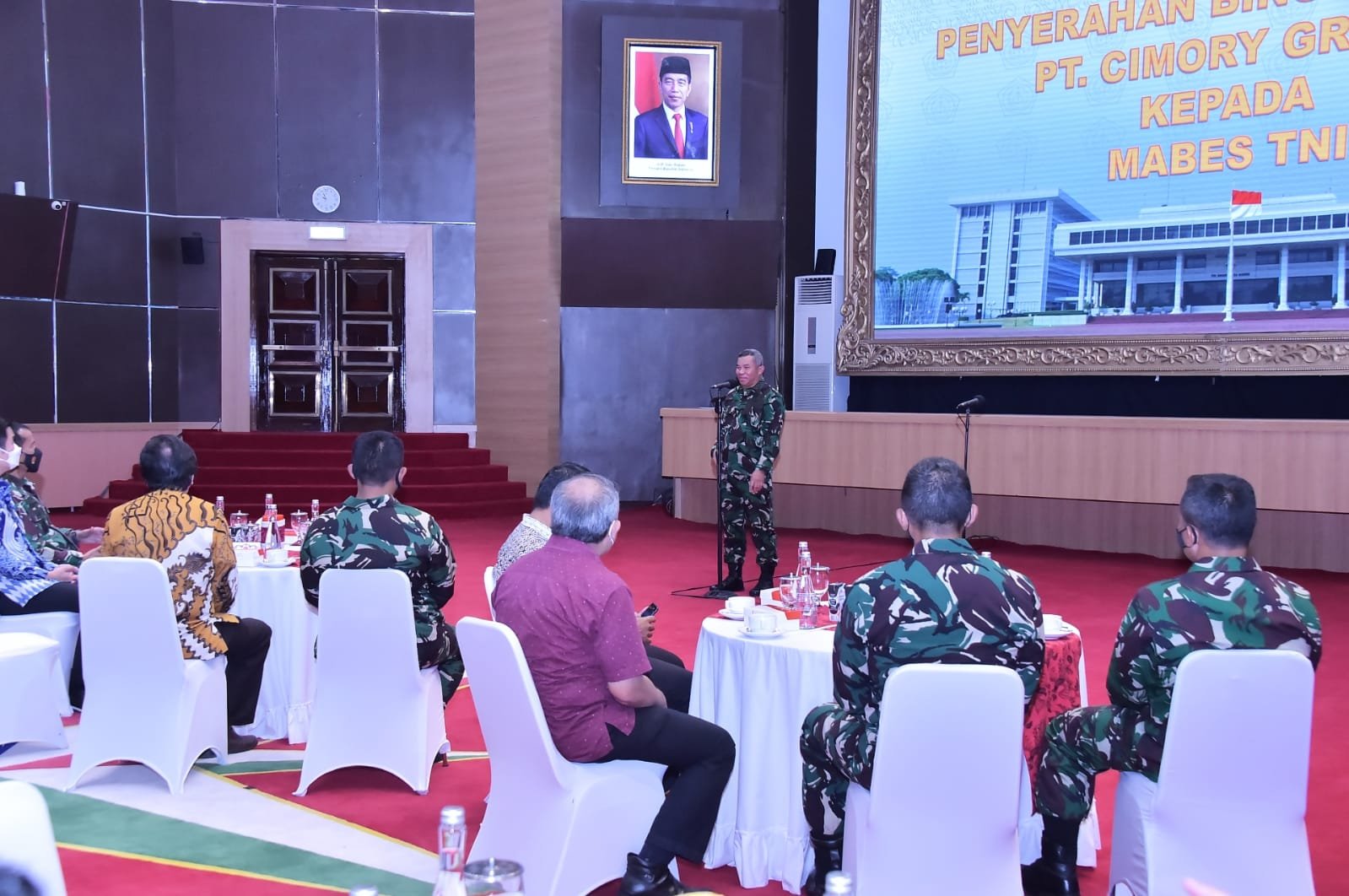 Mabes TNI Terima Sumbangan Susu dari PT Cisarua Mountain Dairy