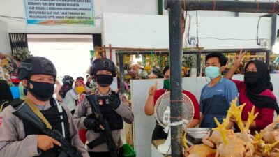 Brimob Kaltara Patroli di Pasar Bulungan, Ingatkan Protokol Kesehatan