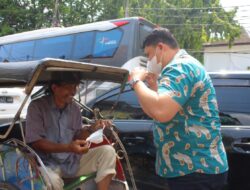 Jumat Barokah Satnarkoba Polres Serang Kota Bagikan Ratusan Nasi Kotak dan Masker