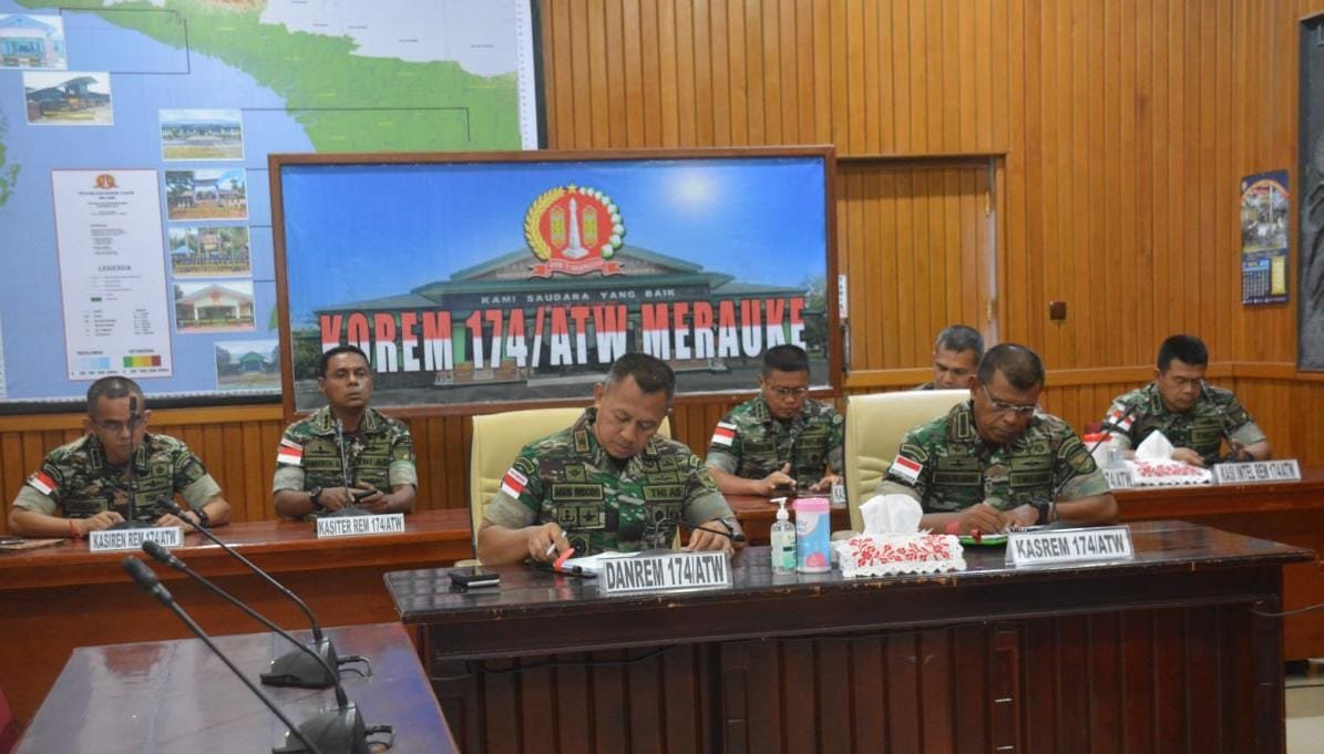 Danrem Merauke Berikan Pengarahan kepada Dansat dan Danpos via Vicon