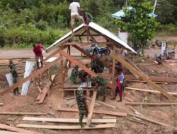 Satgas Pamtas Yonif 125/Simbisa Bangun Portal dan Pos Kamling di Baidub