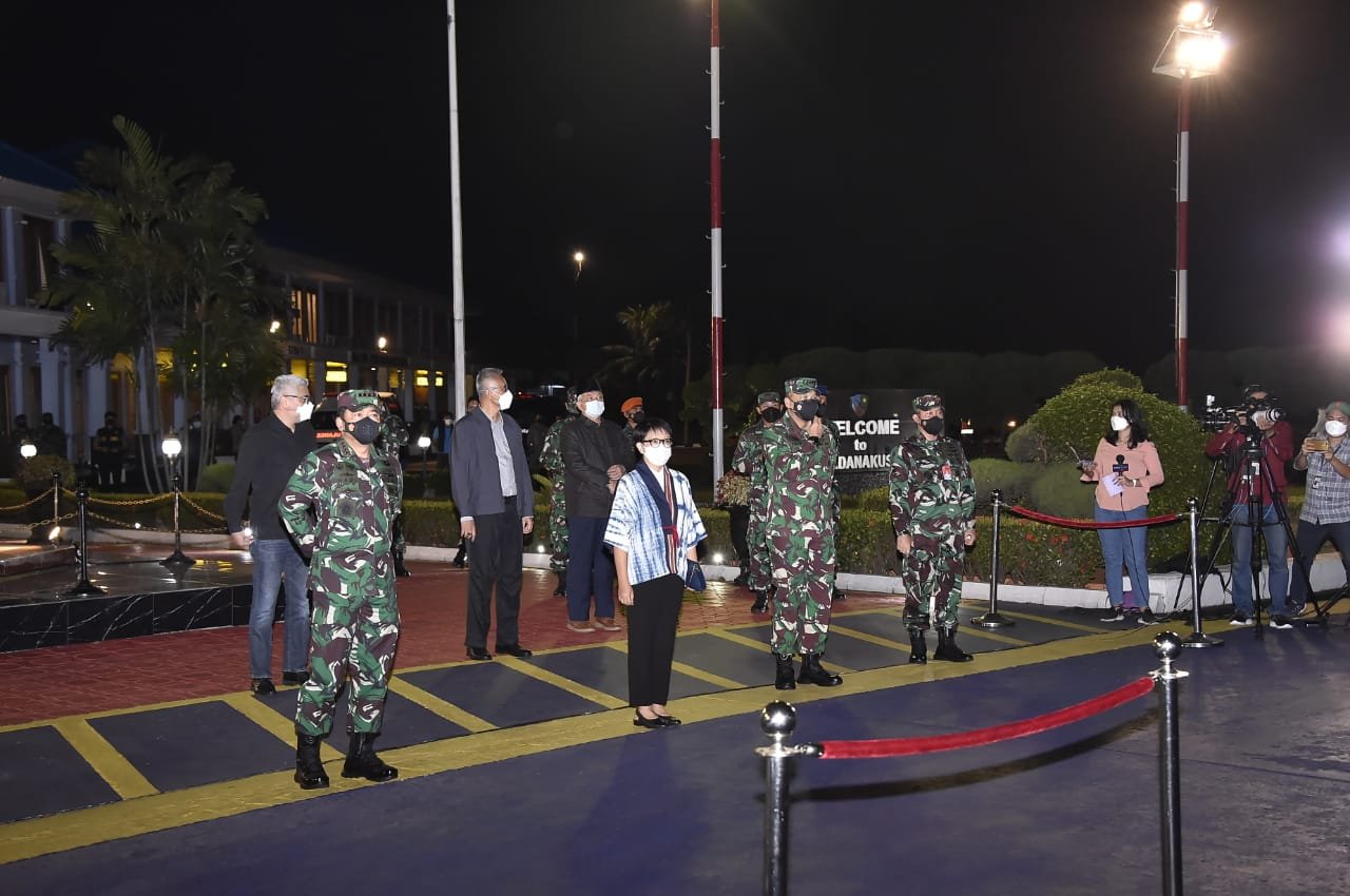 Panglima TNI Sambut WNI yang Tiba dari Afghanistan