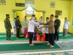 Babinsa Temajuk Actualizes Role by Helping Repair Foster Homes