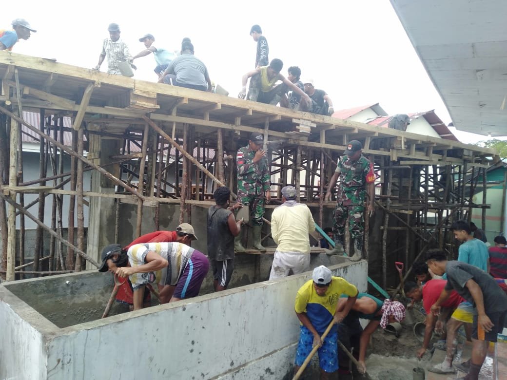 Satgas Yonarmed 1 Kostrad Gotong Royong Bangun Sarana Masjid Bantu Warga