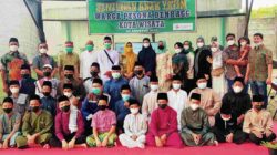 Kombes Pol Kurniadi dan PWKW RW Den Haag Santuni Anak Yatim