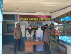 TNI-Polri dan Forkopimcam Selakau Ajak Warga Terapkan Prokes di Pasar