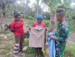 Tanda Cinta Kasih, Satgas Yonif Raider 142/Kj Beri Ini ke Warga