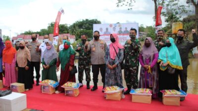 Satbrimob Kaltara Panen Raya dan Bhakti Sosial di Kampung Trengginas