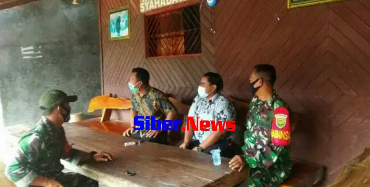 Dua Anggota TNI Kunjungi Rumah Warga, Ini Tujuannya