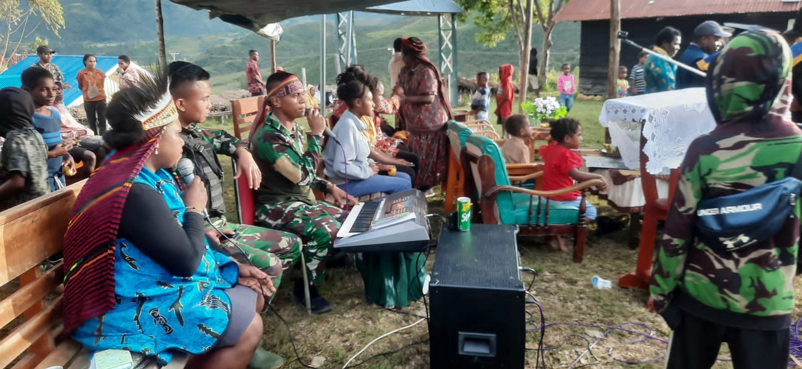 Satgas Kostrad hadir di perayaan kelulusan generasi muda Papua sebagai wujud rasa bangga