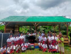 Satgas Yonif 126/KC Bangun Fasilitas Nonton Bersama untuk Warga Papua