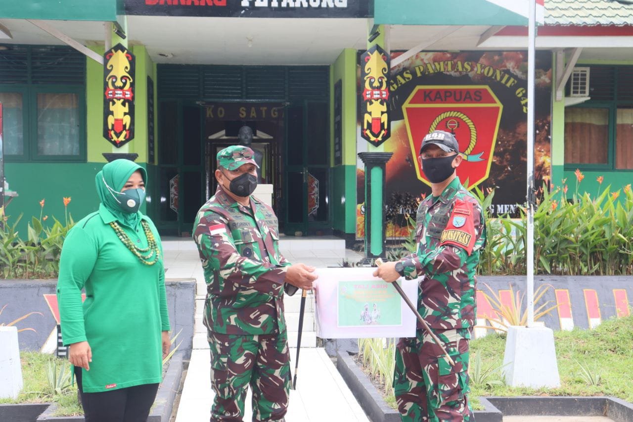 Danrem 121 ABW Cek Prajurit di Perbatasan Saat Kunjungi Satgas Yonif 642 Kapuas