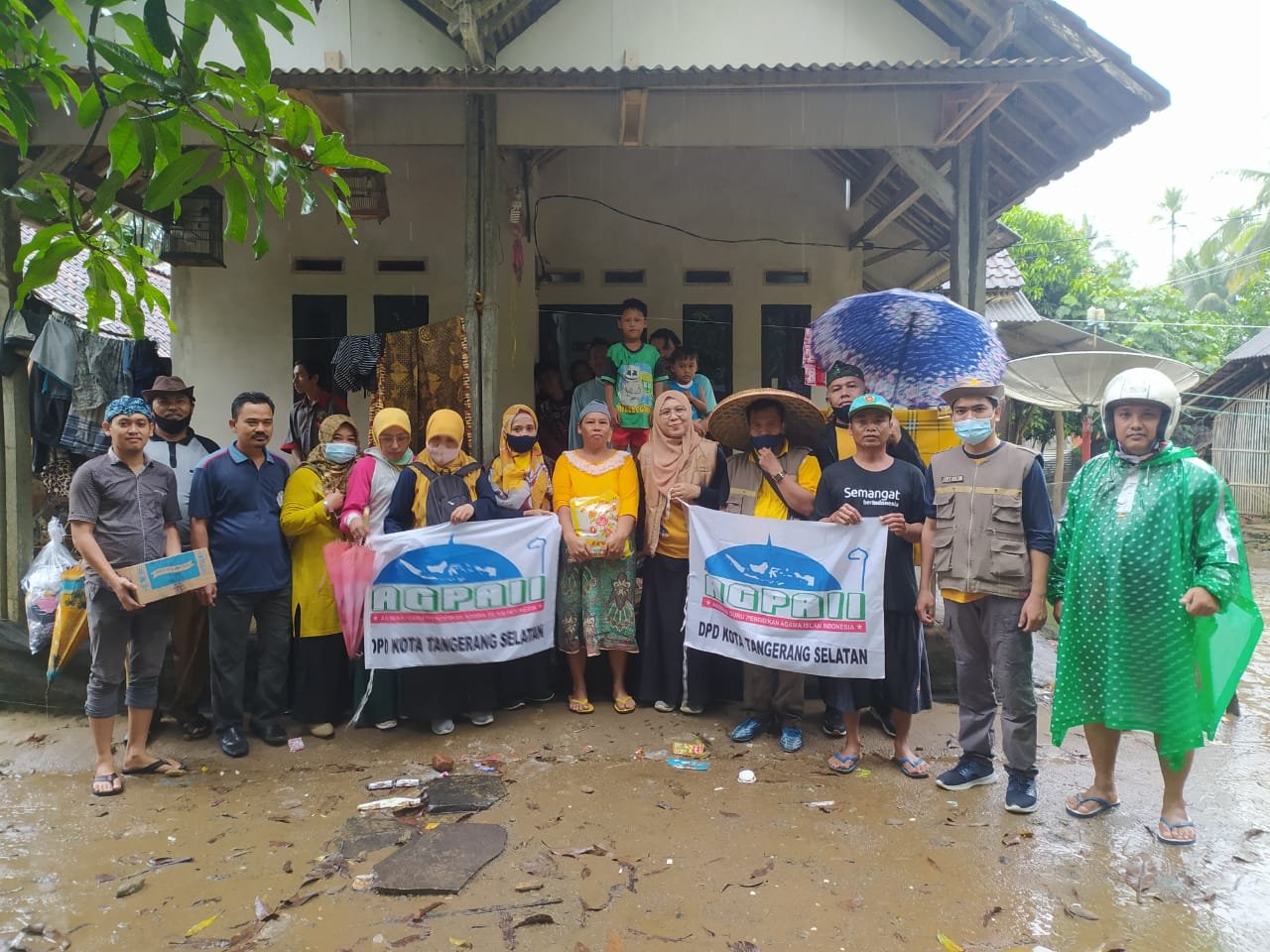 AGPAII Tangsel Bantu Korban Banjir di Lebak