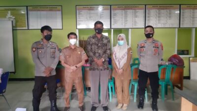 Polsek Bayah dan Nakes Gelar Vaksinasi di Seluruh Desa Wilkum Bayah