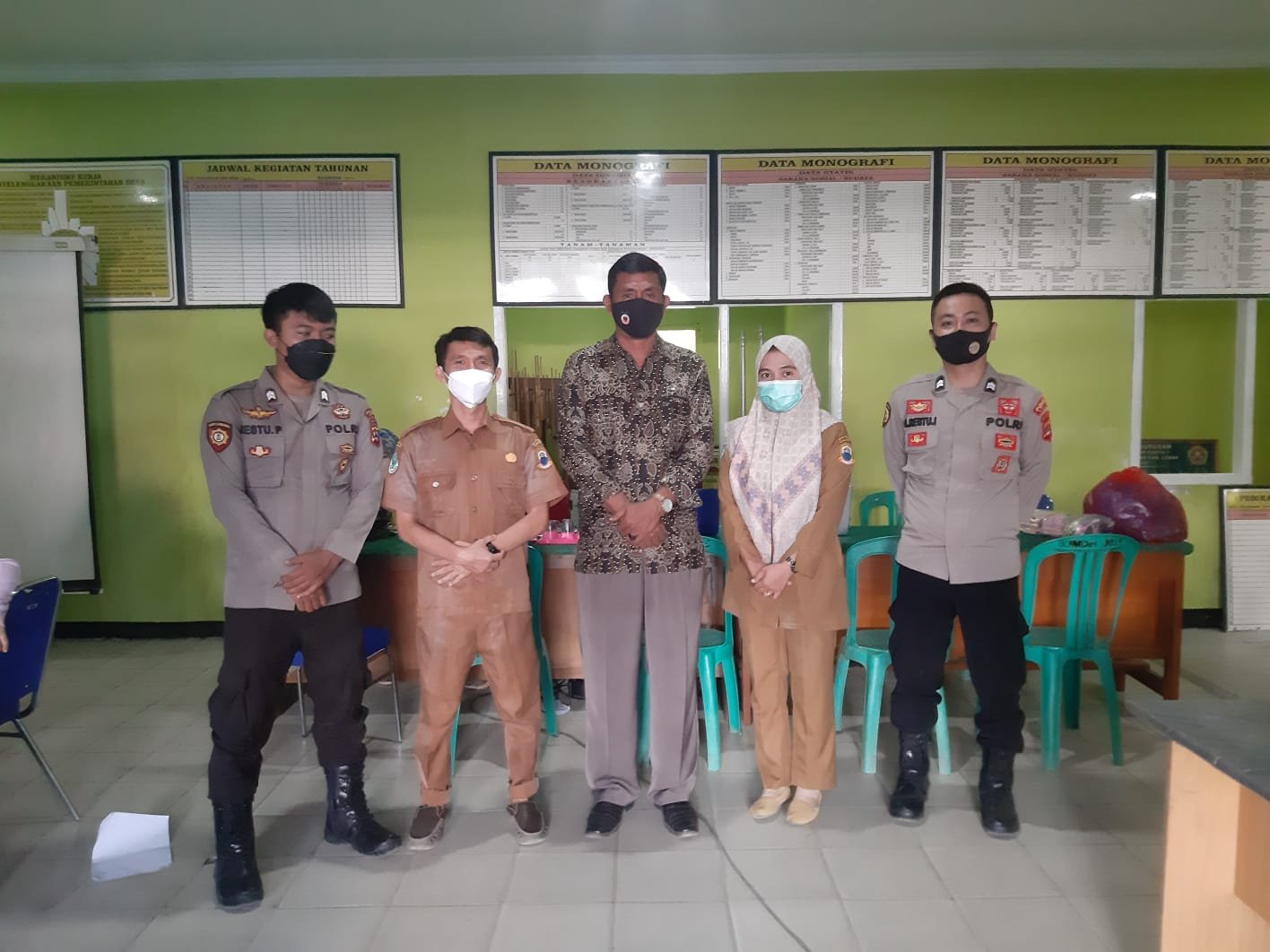 Polsek Bayah dan Nakes Gelar Vaksinasi di Seluruh Desa Wilkum Bayah