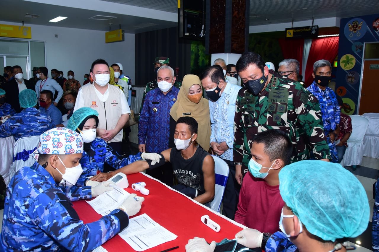 Pangkogabwilhan II Tinjau Serbuan Vaksinasi Massal di Berau