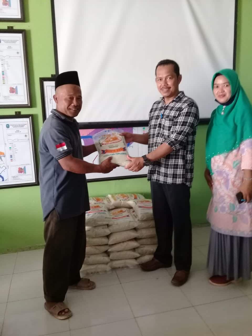 Aksi Sosial Ormas Gempur Bagikan Sembako untuk Warga Terdampak Covid-19