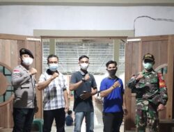 Sinergitas Babinsa dan Bhabinkamtibmas Amankan Gereja di Sejangkung