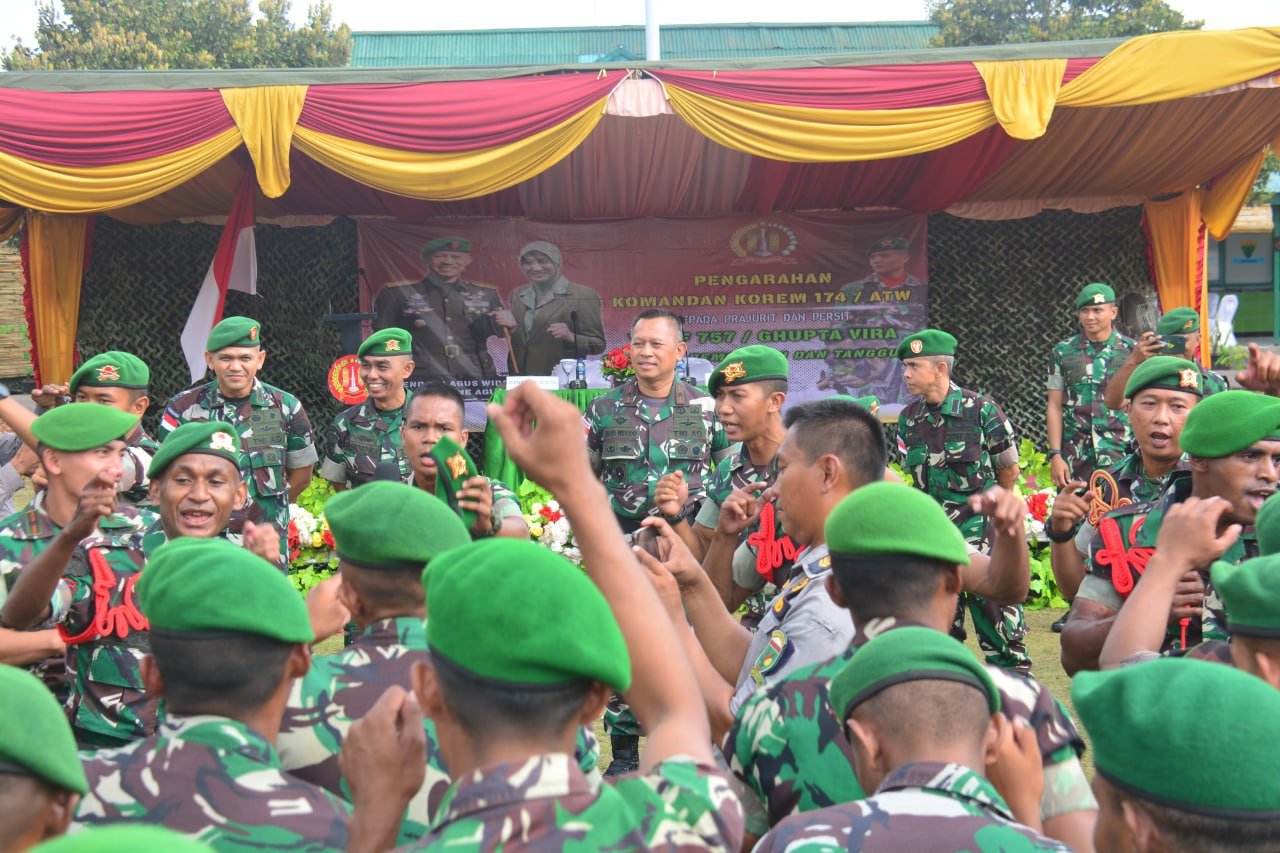 Danrem 174/ATW Kunjungi Yonif 757/Ghupta Vira untuk Lihat Kondisi Prajurit