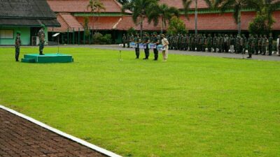 Jelang Lebaran, Danrem 064/MY Bagikan Bingkisan Secara Simbolis