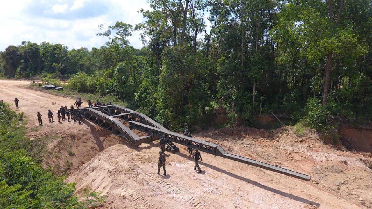 Yonzipur-10 Bangun Jembatan Medium Girder untuk Dukung Gerak Pasukan