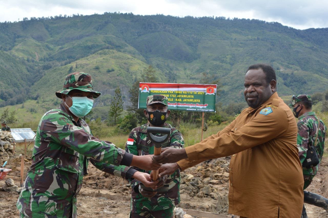 Masyarakat Distrik Ibele Antusias Sambut Program TNI Manunggal Membangun Desa
