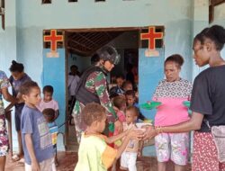 Yonif 126/KC Bagikan Sembako untuk Warga Perbatasan Papua