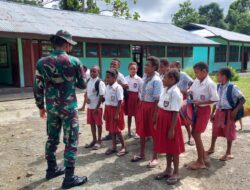 Satgas Pamtas Yonif 126/KC Mengajar di Perbatasan RI-PNG untuk Mencerdaskan Generasi Muda