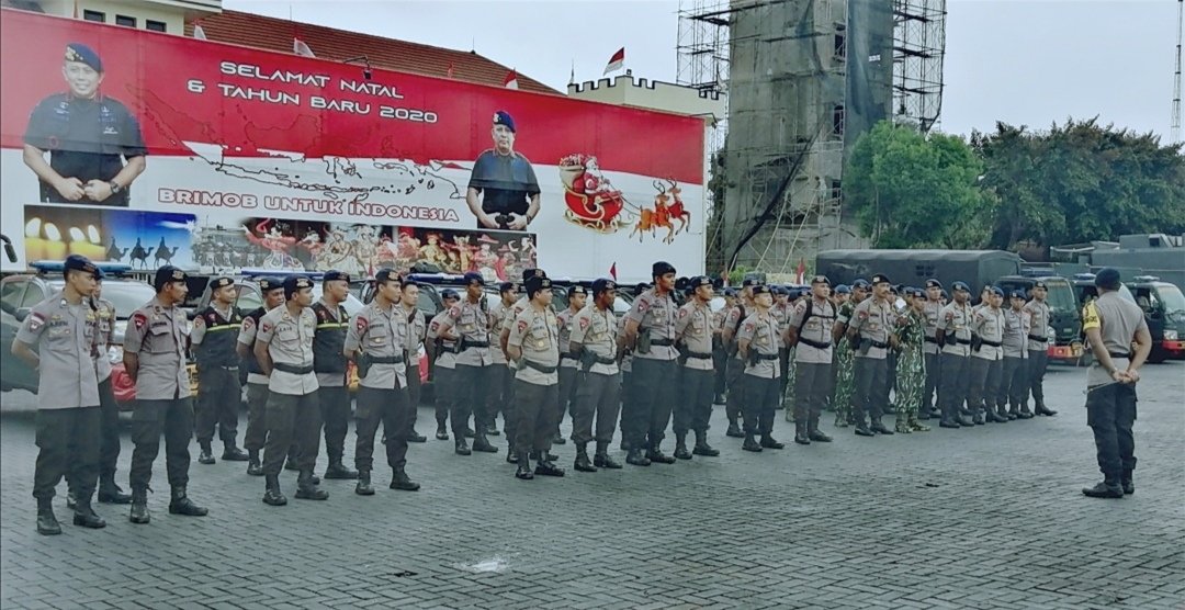 Satuan Korbrimob Kelapa Dua Apel Keberangkatan ke Lokasi Bencana Banjir Longsor Cigudeg