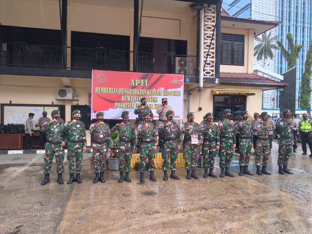 Prajurit Satgas Yonif MR 413 Bremoro Terima Penghargaan Kapolresta Jayapura