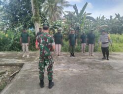 Babinsa Koramil 1710-07 Mapurujaya Bina dan Latih Anggota Linmas Wilayahnya