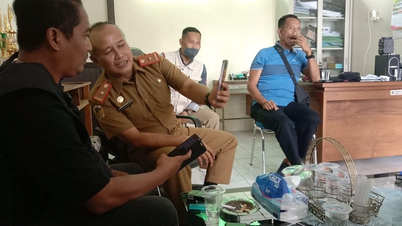 Dugaan Pungli Sewa Tempat Jualan di Kelurahan Bangunsari