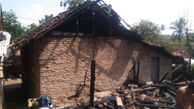 Dua Rumah di Lebaktipar Cilograng Lebak Banten Dilalap Sijago Merah